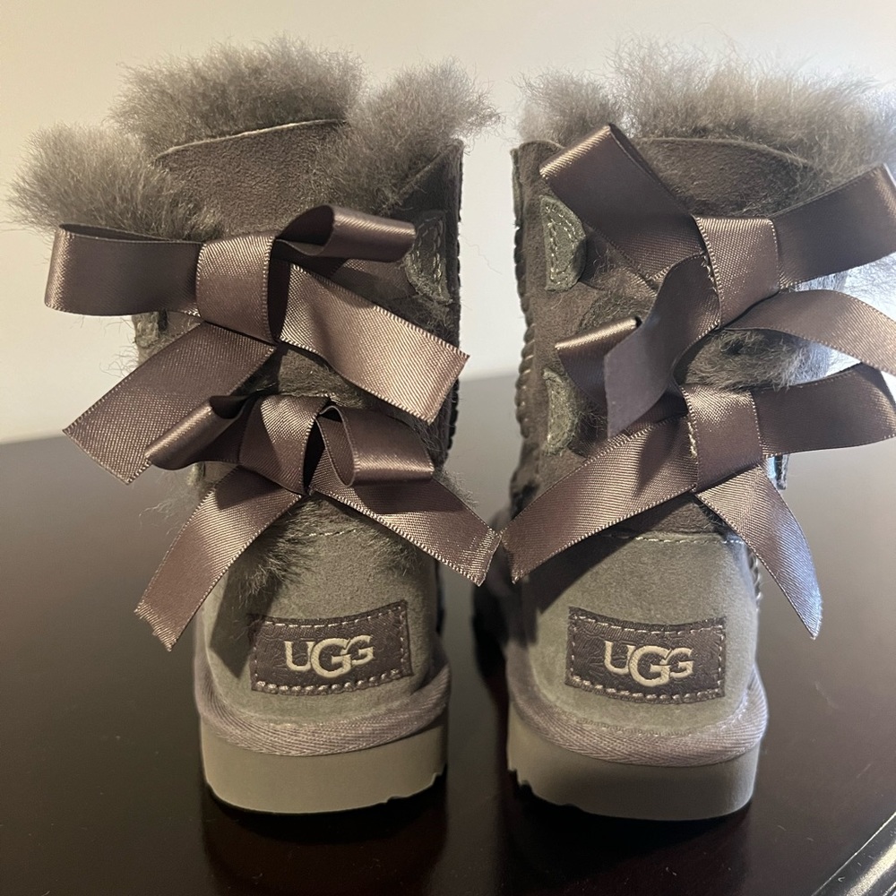 Brand new never worn Ugg’s with bows (gray) size 8.